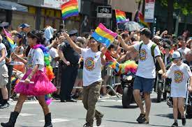 Pride-kulkue marssii lipuin New Yorkissa.