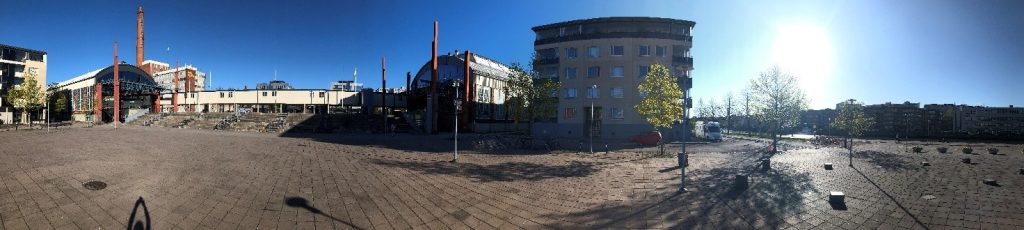 Kuvassa näkyy Varvintori mutta myös jokirantaa taloineen.