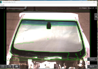 Kuvassa näkyy auton tuulilasi ja vähän moottoria.