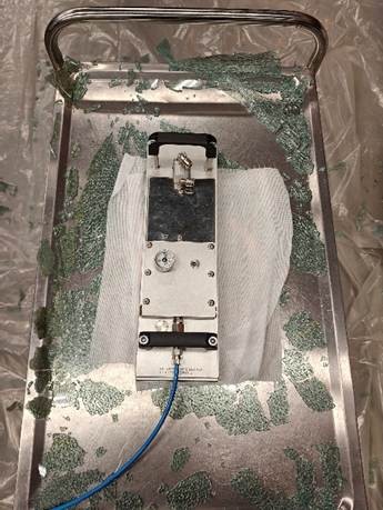 Karkaistua lasia käsitellään Unigripper-tarttujalla.