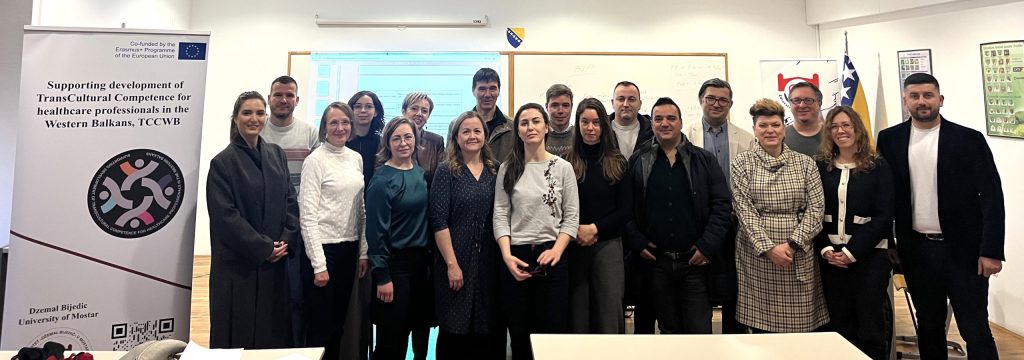 TCWWB-hankkeen osallistujajaoukko kuvattuna wrokshopin jälkeen Mostarissa.