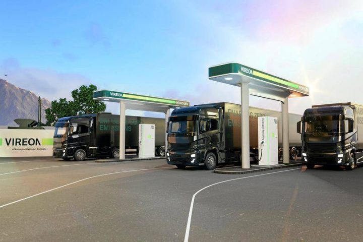 Havainnekuva vetytankkausasemasta jossa raskaanliikenteen kalustoa tankkaamassa. Kuvassa olevan aseman haltijana Vireon.